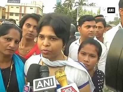 Trupti Desai enters Haji Ali Dargah