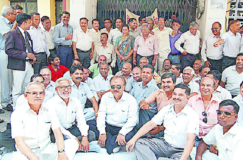 Advocates the commotion