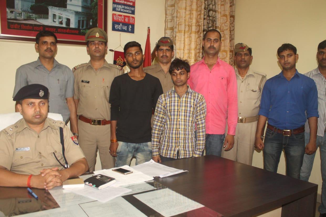 Two prize crooks arrested