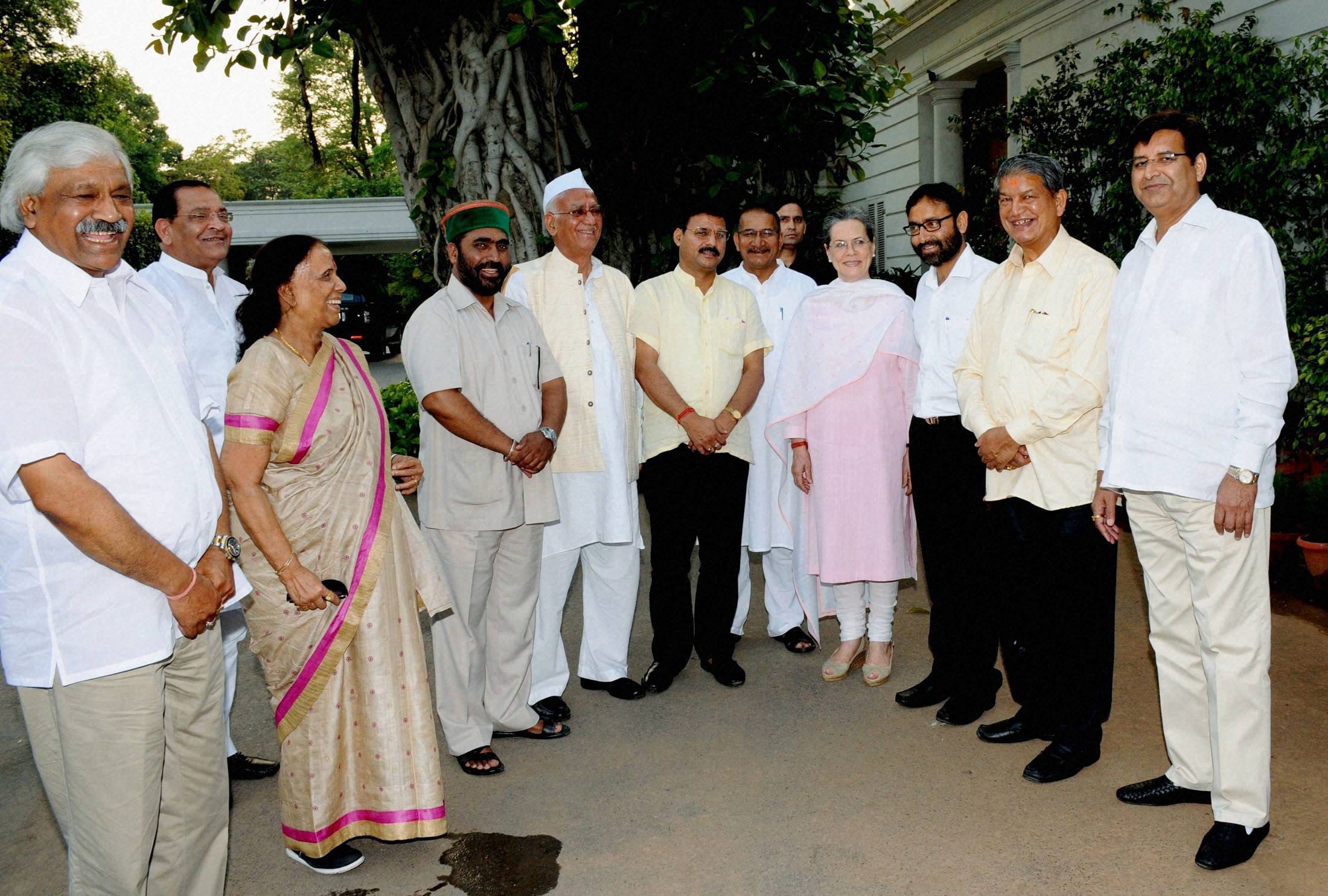 harish rawat met sonia gandhi after winning floor test.