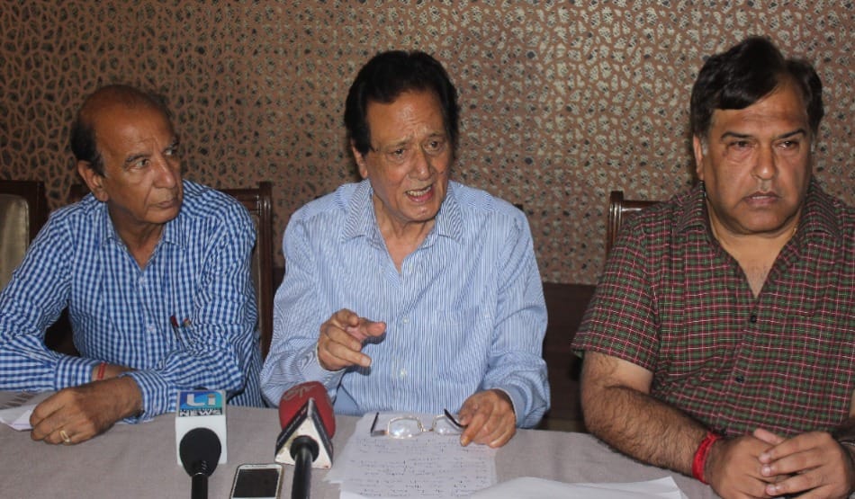 rebellion in chandigarh bjp, harmohan dhawan refuse to do publicity in nagar nigam election