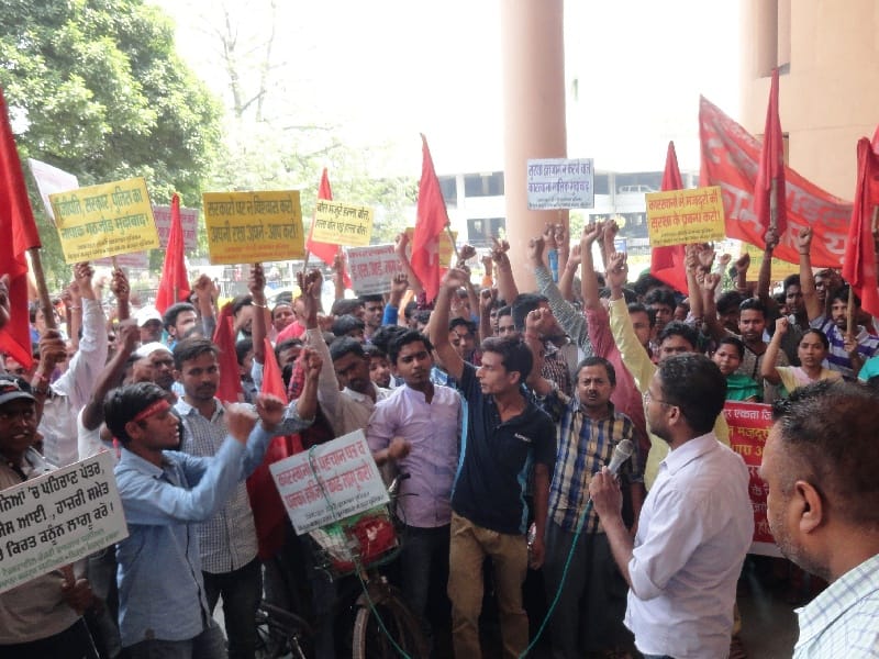 protest, labourer protest in ludhiana, ludhiana protest