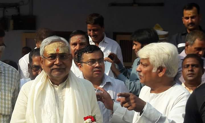 nitish kumar worship in sankat mochan temple banaras