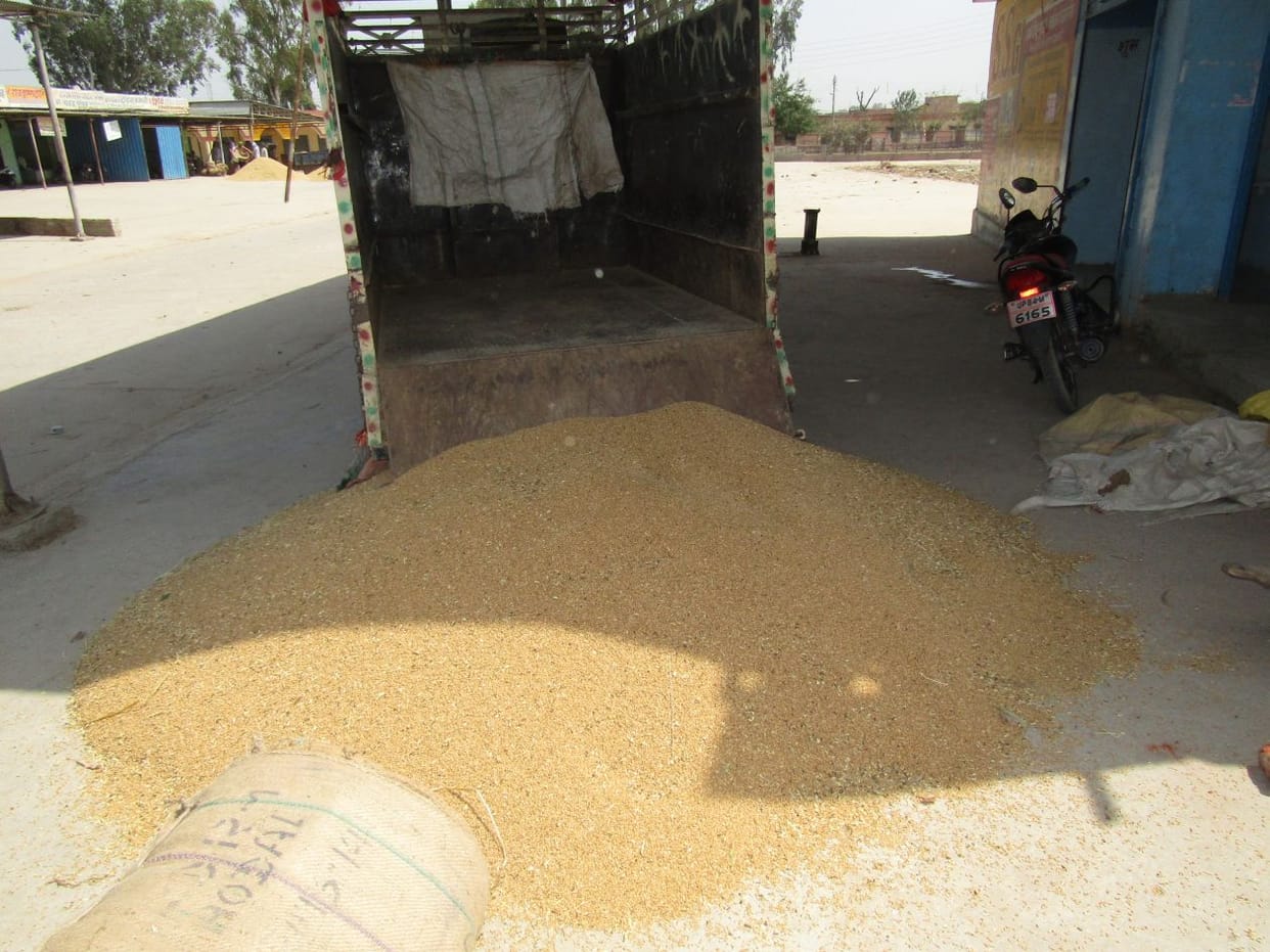 people protest for ration1