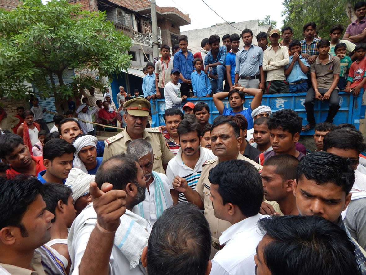 people agitate against rough road
