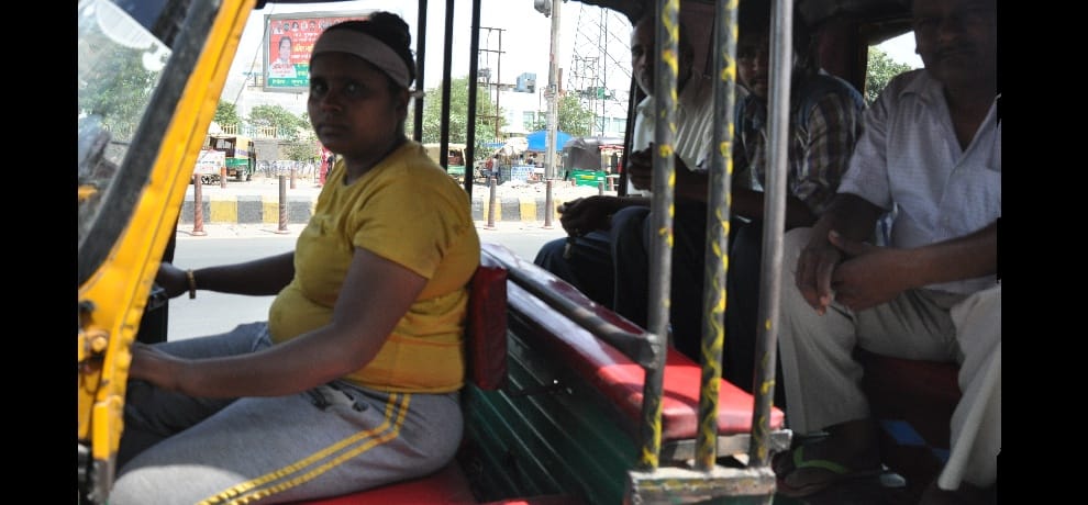 first woman auto driver sheetal is doing hardships to run her family without husband
