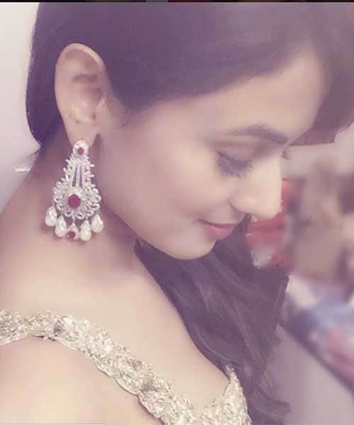 Sonal Chauhan's secret admirer sending 1000 roses everyday to her