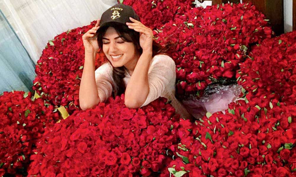 Jannat Fame Sonal Chauhan shared her bikini photos on internet and fans are getting crazy