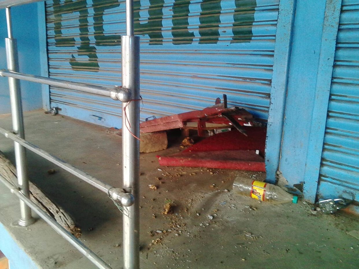 theft in shops breaking shatter