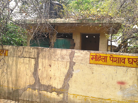 roadways bus problem in auraiya