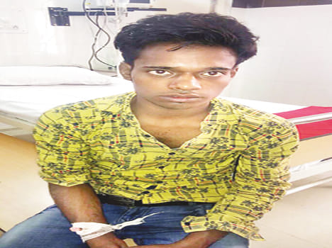 Jhrkhuranon looted by youths coming from Delhi