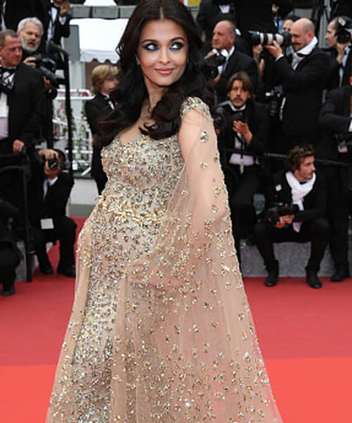 Aishwarya rai looked fat in golden gown at cannes