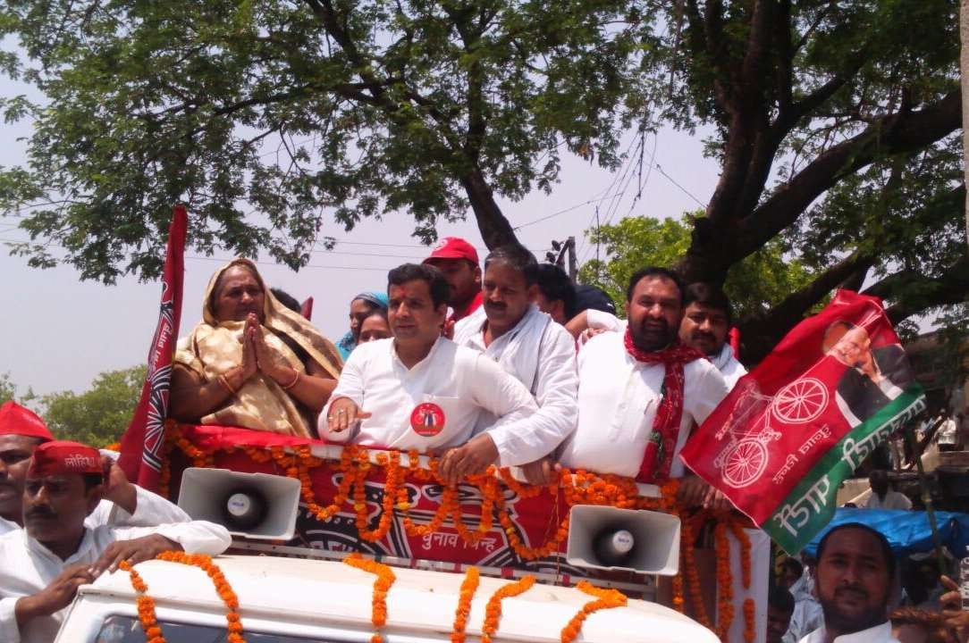 dharmendra yadav compaign in favour of sp candidate