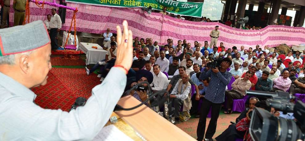 cm virbhadra singh  inaugurates uncompleted subzi mandi web portal