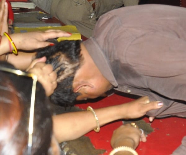 some bad people beaten Lekhpal in Tehsil