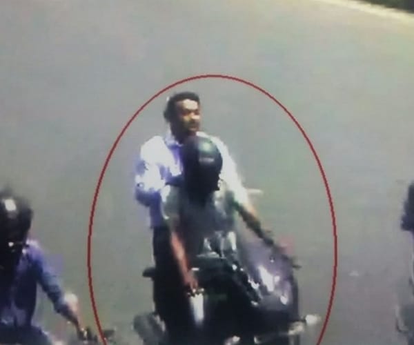 Police got CCTV footage of twenty lakh rupees loot.