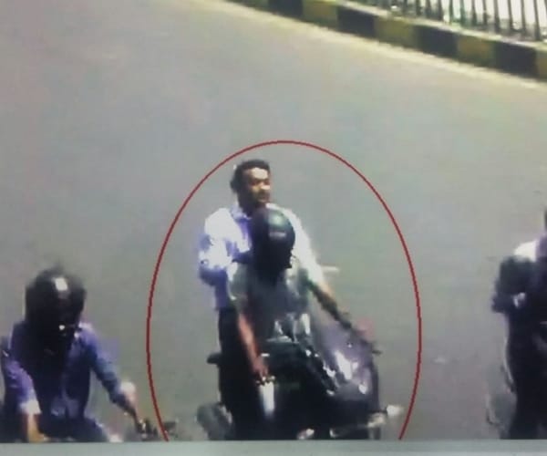 Police got CCTV footage of twenty lakh rupees loot.