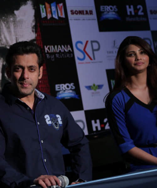 Daisy Shah says she wants to kiss and hug salman