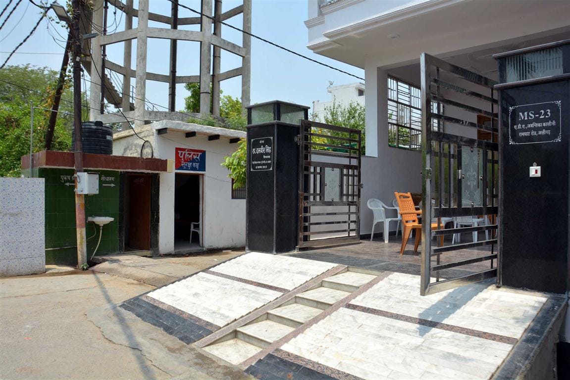 Dalveer stopped by way of the colony , the complaints commissioner