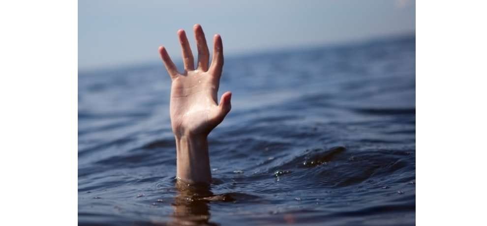 two youth drown in yamuna 