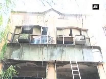 5 dead in massive fire