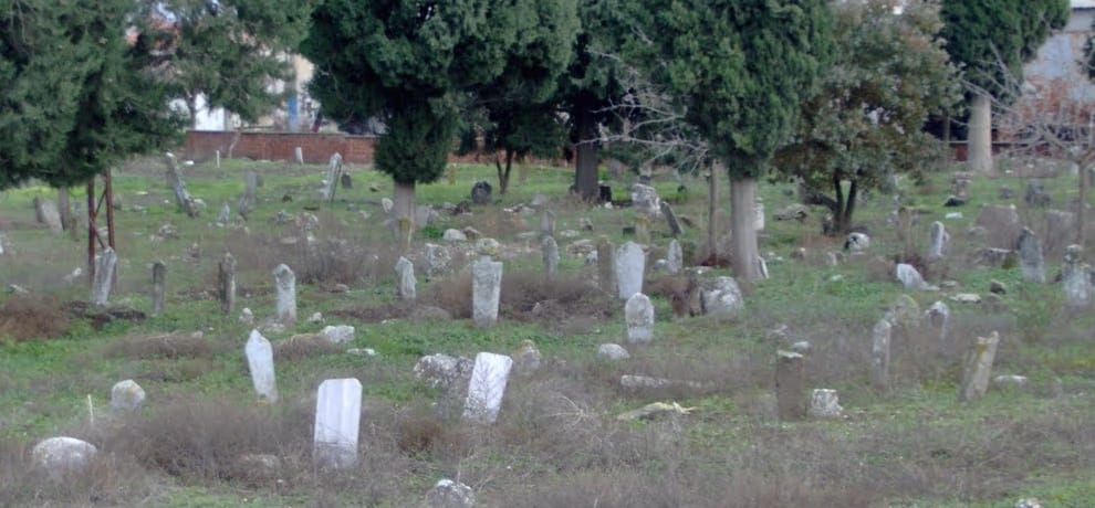 Example of Hindu-Muslim unity: Hindu donated land for the cemetery