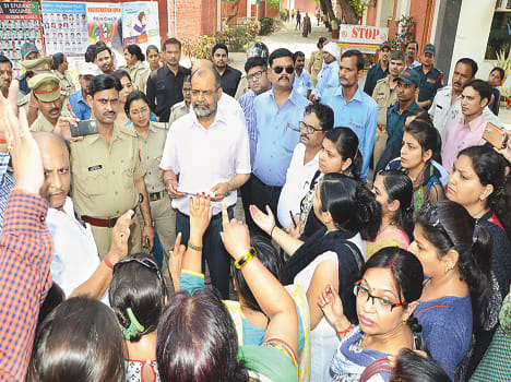 The drama of the parents against the fee hike