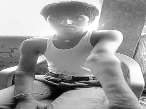 Khaki-clad robbers looted the truck driver