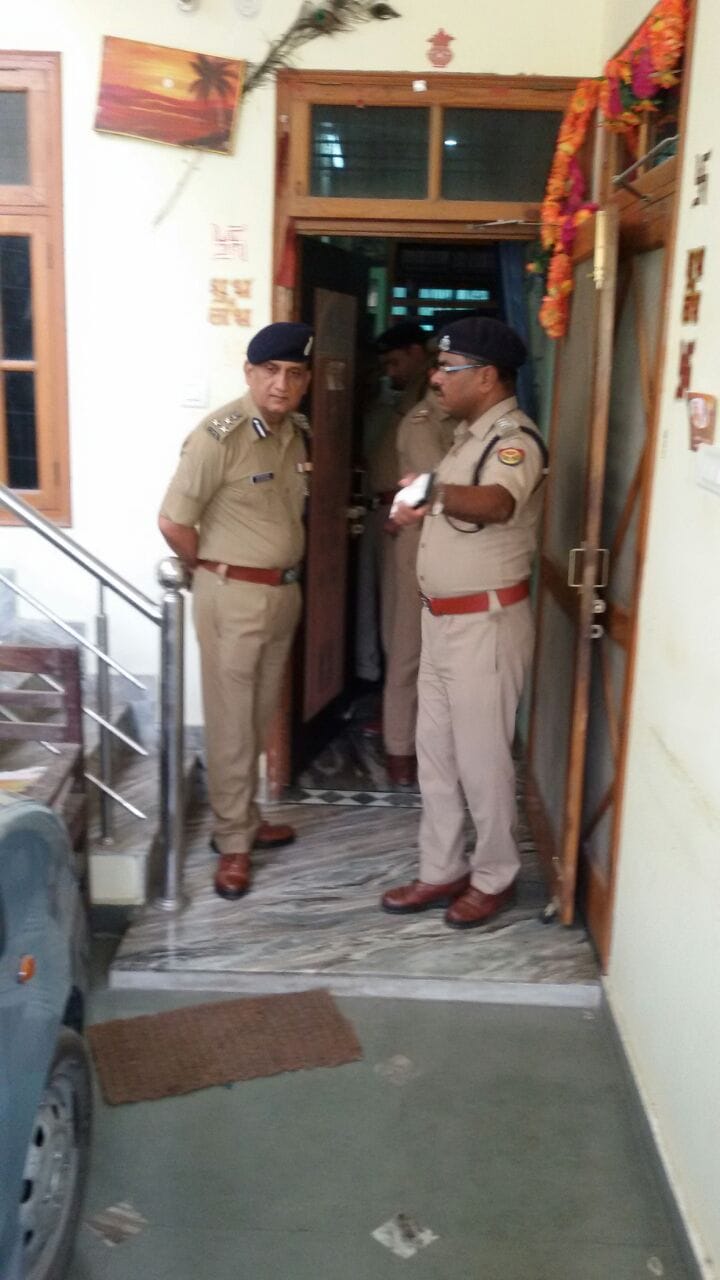 robbery at loco engineers house in lucknow