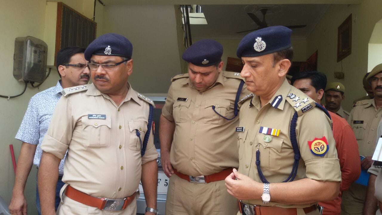 robbery at loco engineers house in lucknow