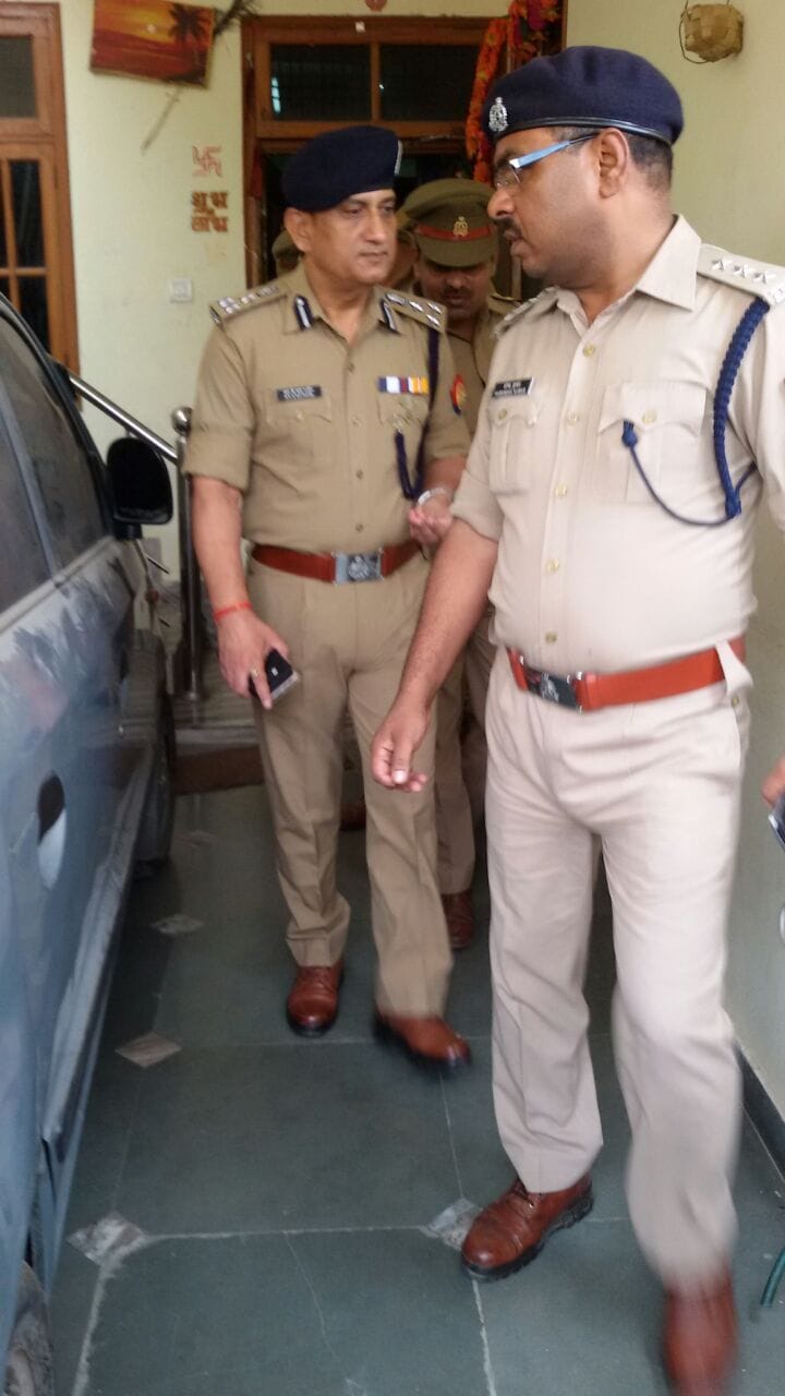 robbery at loco engineers house in lucknow