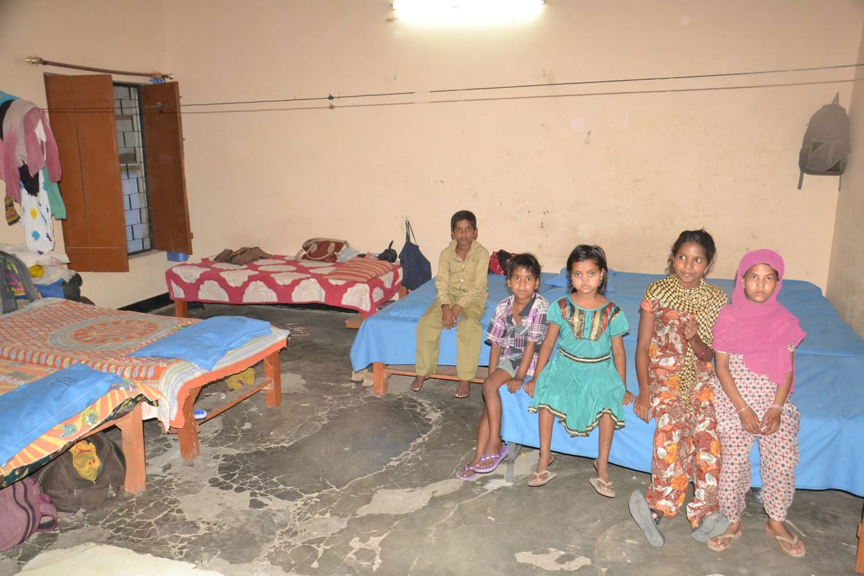 120 students sleeps on 11 beds