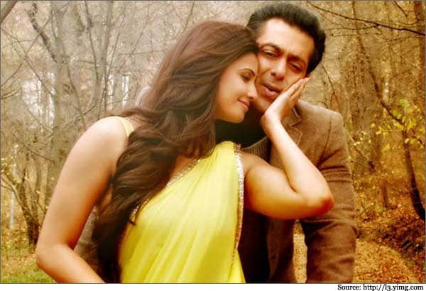 Daisy Shah says she wants to kiss and hug salman