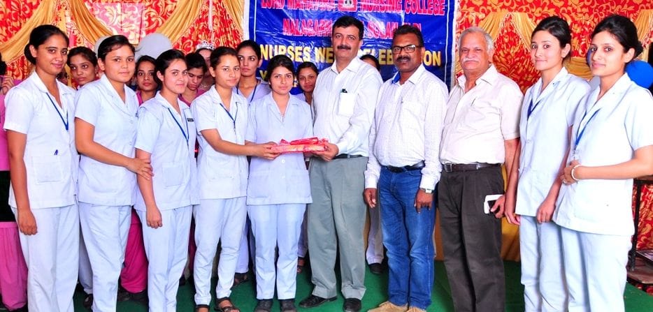 vashali awarded in fanci drees competition