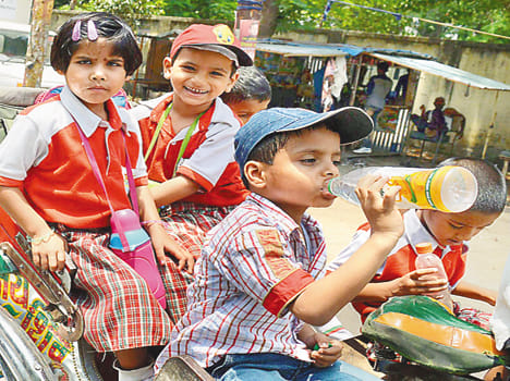 Hit by heat, the mercury reached 43