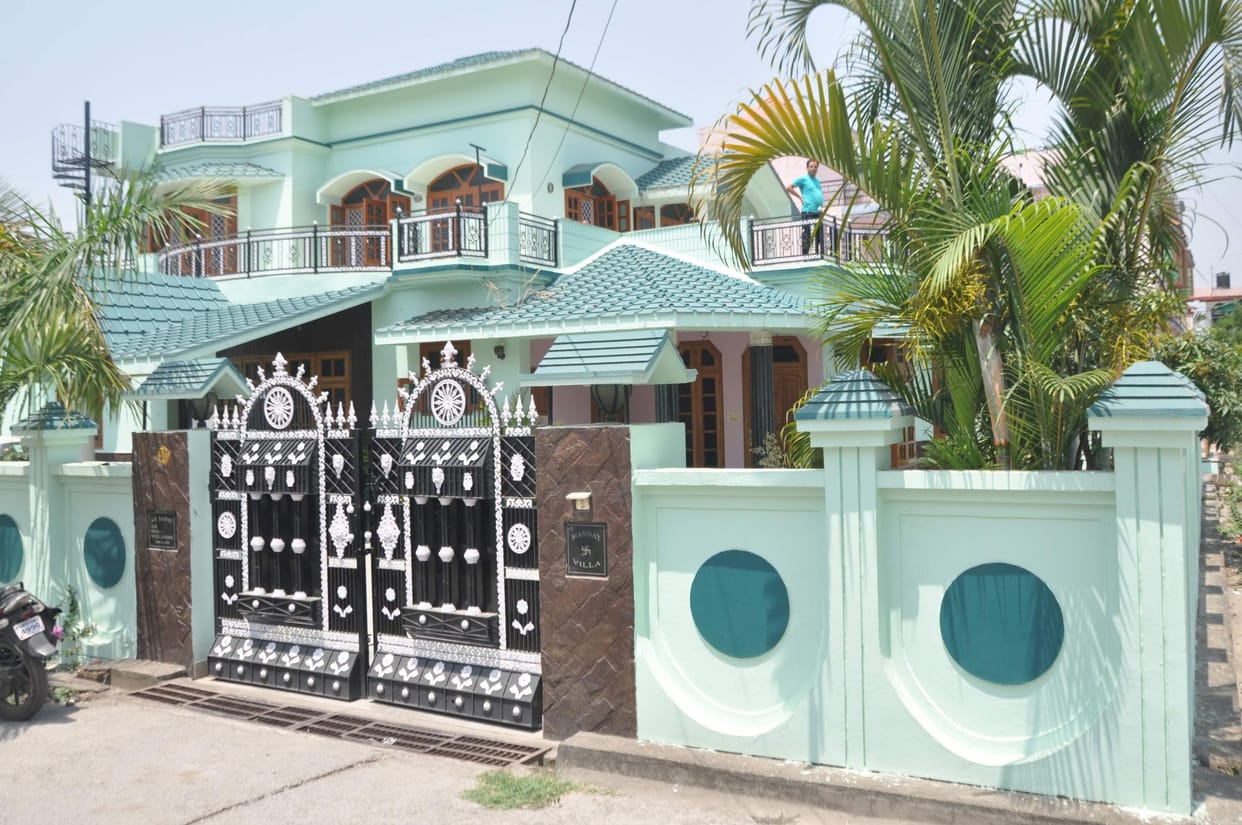 theft police officer's home in dehradun.