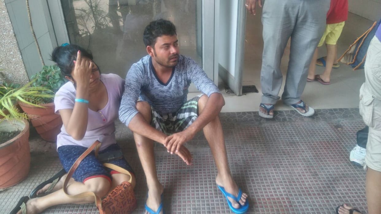tourist raft overturned in ganges, one died.