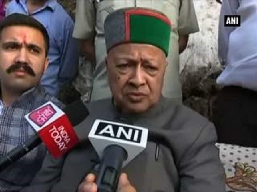 हिमाचल सीएम ने बाढ़ में बहे लोगों के परिवार से की मुलाकात