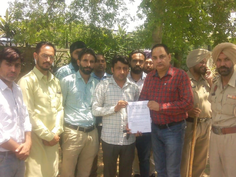 Contract employee, government, anti, distributed leaflets, Patiala