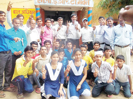 girls topped in chitrkoot