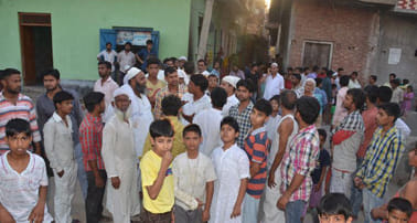 Second day in neighborhood conflicts