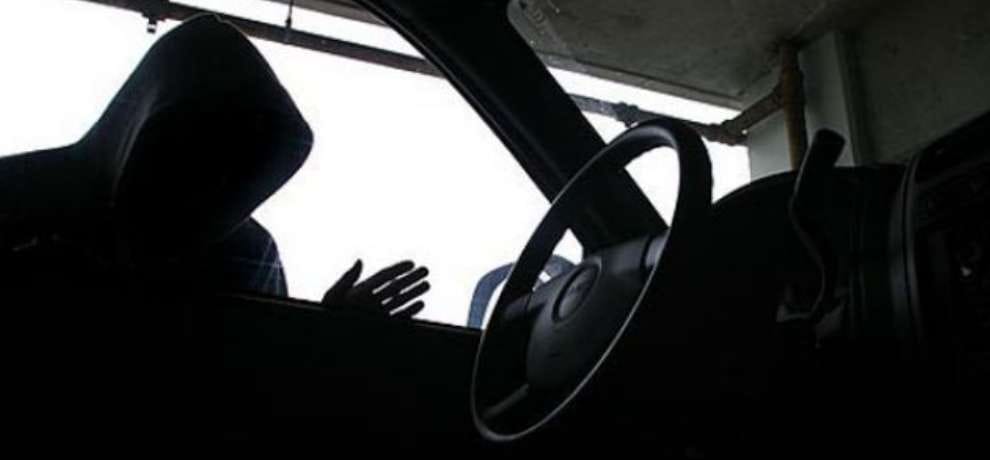 Bag containing mobile atm and 13 thousand rupee stolen from HPAS Officer car