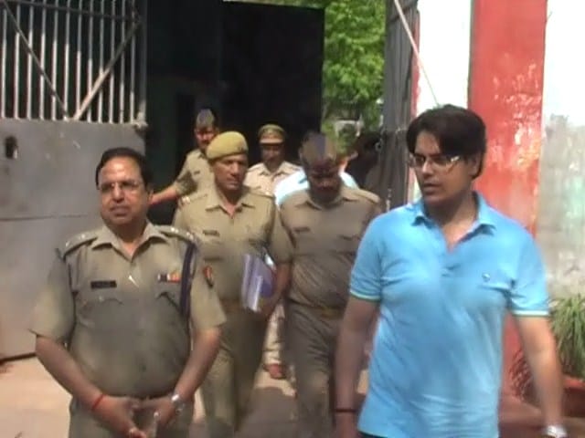 D M and SP meet old age prisioner