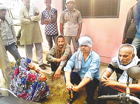 Falling from train to truck driver to death on charges of murder
