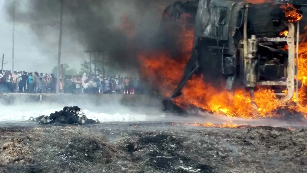 Oil tanker fire in gorakhpur