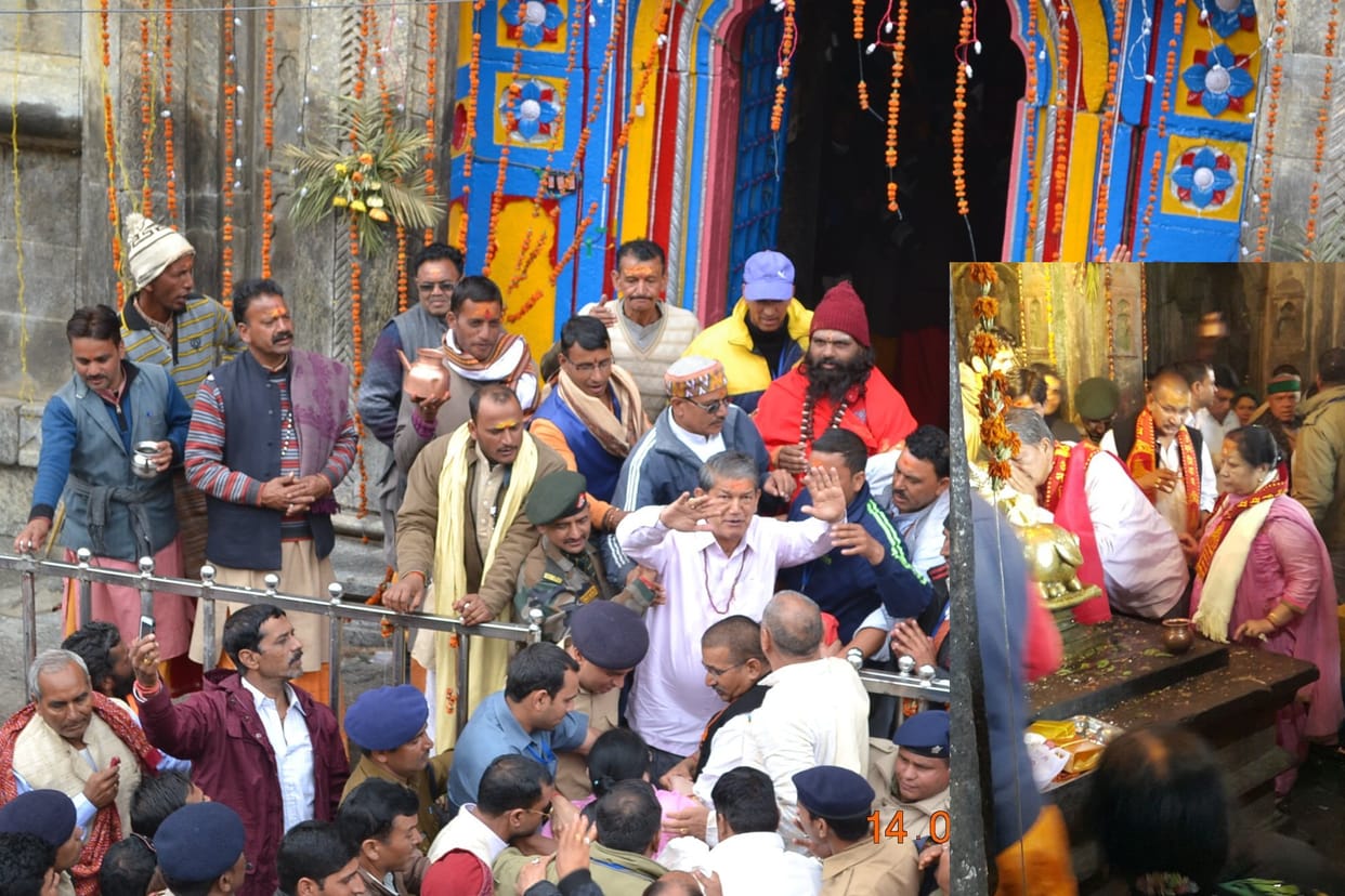 harish rawat worshiped at kedarnath temple.