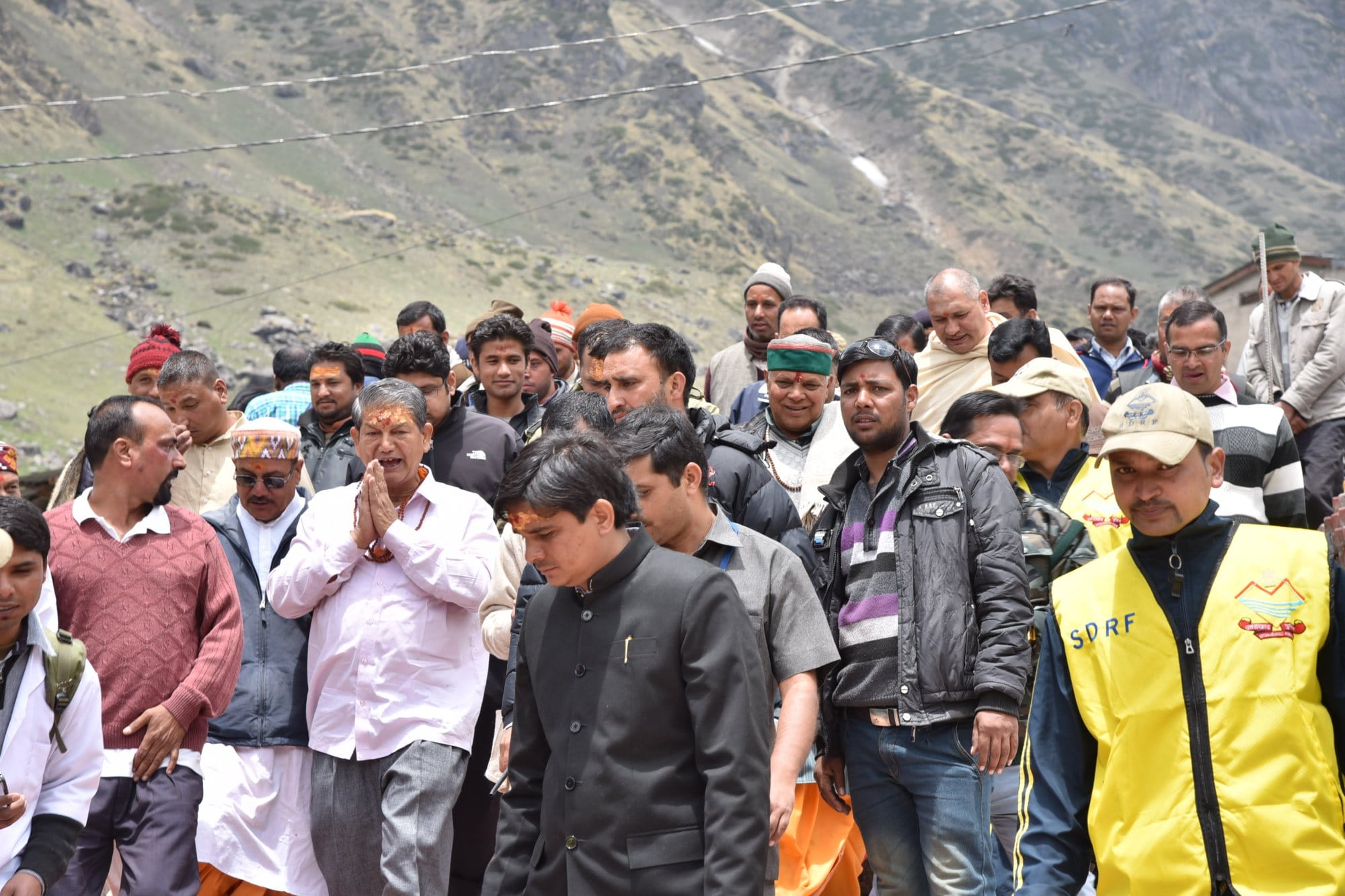 harish rawat worshiped at kedarnath temple.