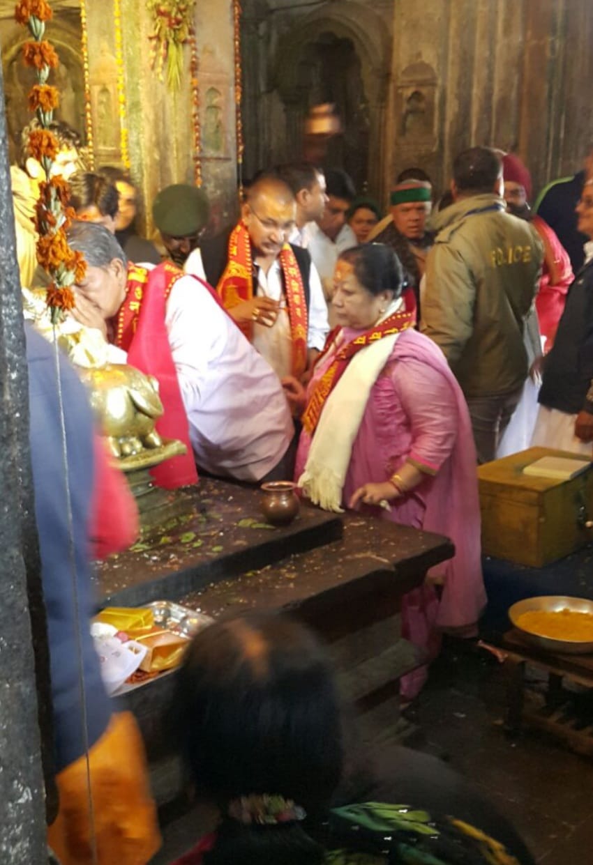 harish rawat worshiped at kedarnath temple.