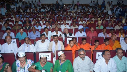 Nitish Kumar targets CM Akhilesh in Lucknow.