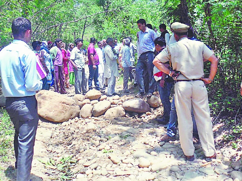 road open in police presence